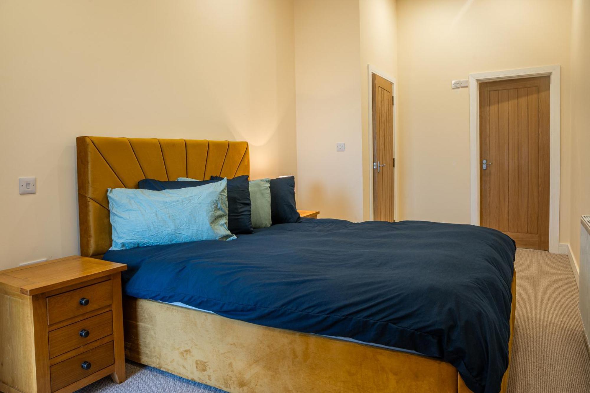 Bears Court Apartment Cheltenham Exterior photo