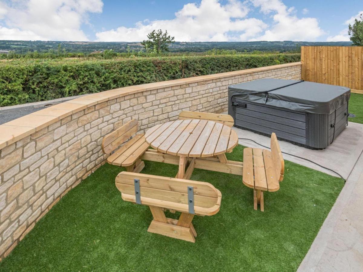 Bears Court Apartment Cheltenham Exterior photo
